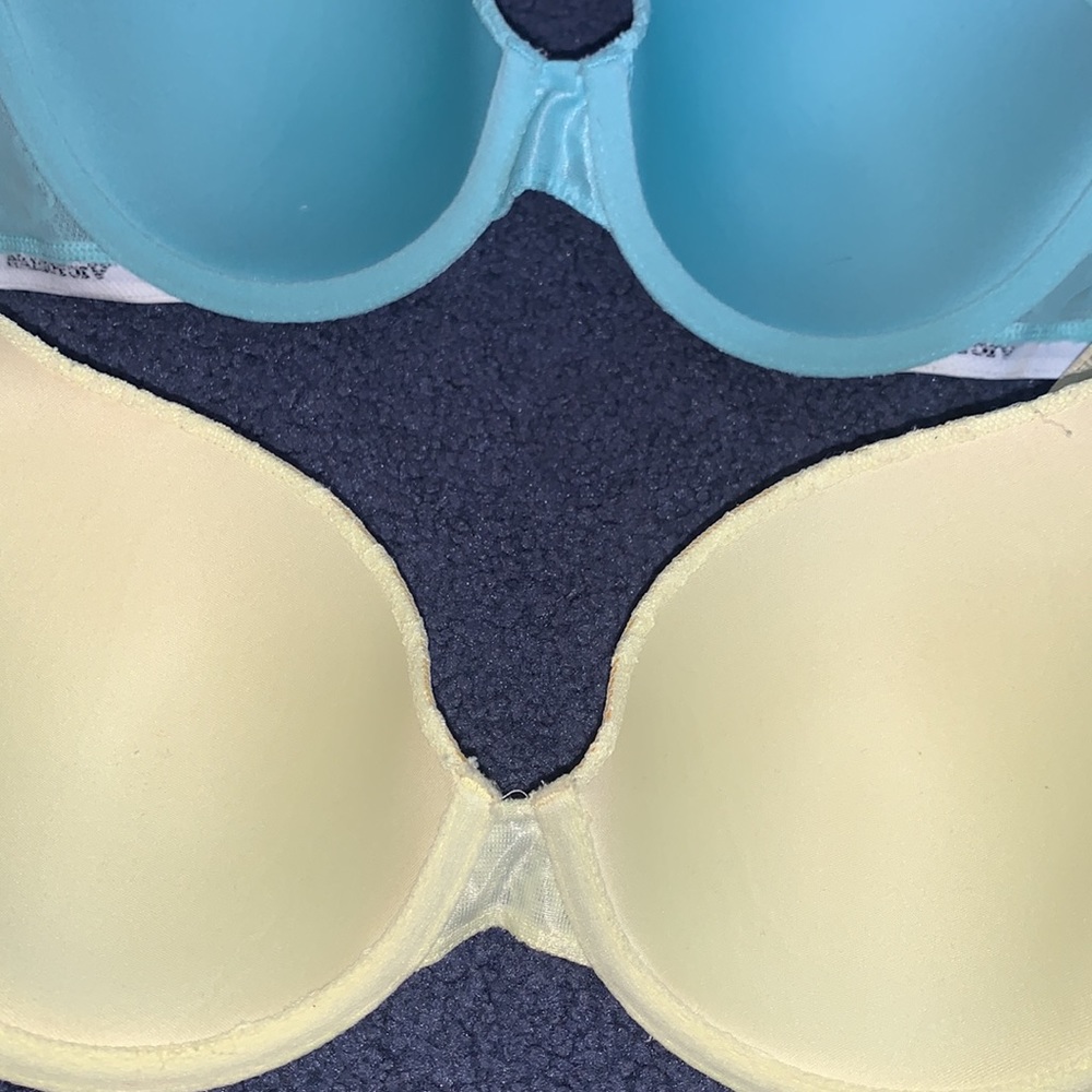 2 Victoria’s Secret bras - Picture 6 of 11
